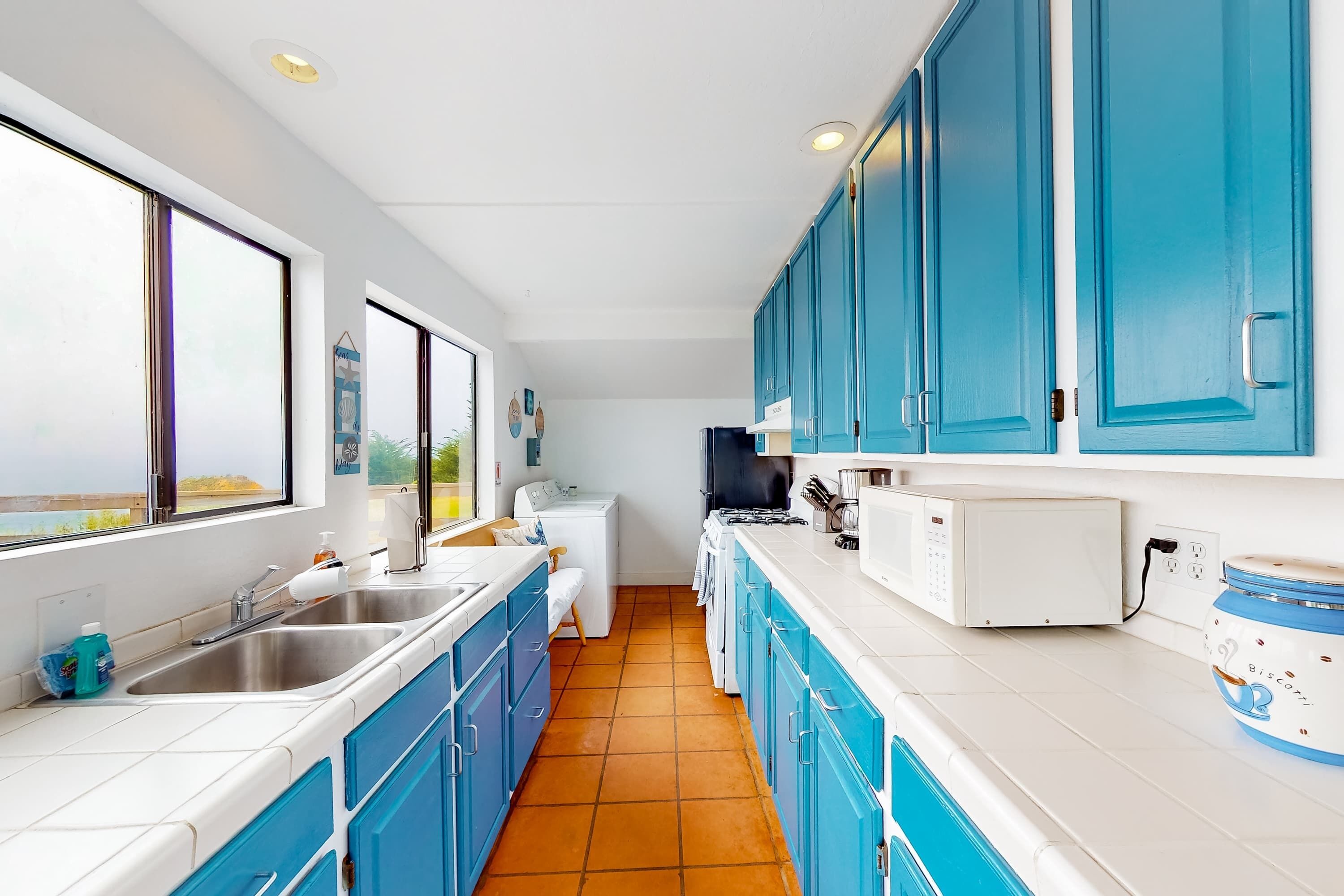 冰箱、微波炉、烤箱、炉灶