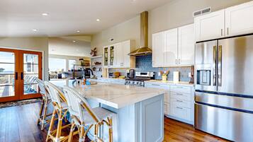 Kühlschrank, Ofen, Herdplatte, Geschirrspüler