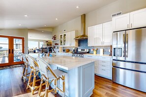 Fridge, oven, stovetop, dishwasher - Panoramic Ocean View Home in Elk, CA: Beach Access (Elk)