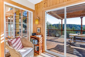 Interior - Stunning 3BR with ridge top views and hot tub (Little River)