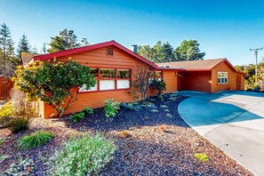 Property grounds - Oceanview home - Hot tub & Steps to Russian Gulch (Mendocino)