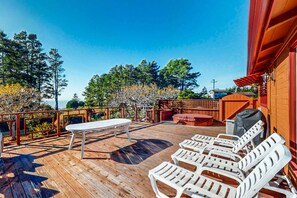 Terrace/patio - Oceanview home - Hot tub & Steps to Russian Gulch (Mendocino)