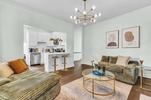 TV, offices - [Kids Favourite] Kenneth Manor: Main Home (Savannah)