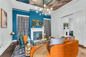 TV, stereo, offices - [Kids Favourite] The Kenneth Manor: Lux & History, 6 Bed (Savannah)