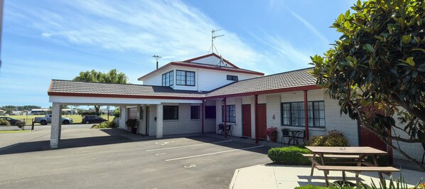 Exterior - BK's Magnolia Motor Lodge (Whanganui)