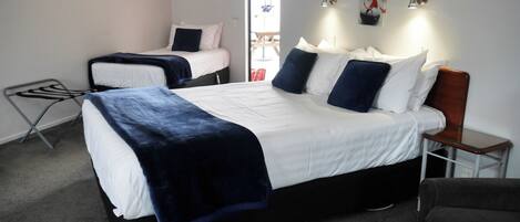 Executive Studio, Bathtub