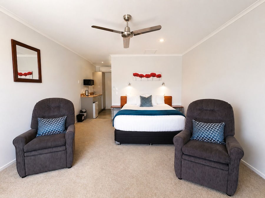 In-room safe, desk, laptop workspace, soundproofing