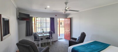 BK's Magnolia Motor Lodge