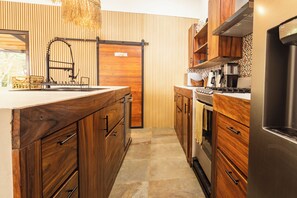 Réfrigérateur dans l'espace commun, micro-ondes dans l'espace commun