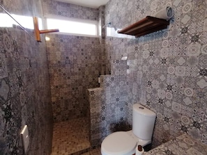 Hårtørrer, håndklæder, Sæbe, Toiletpapir