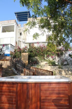 Outdoor spa tub - Valentina Bahía Salchi - Pinky 2 rooms everything (Barra de Cuatunalco)