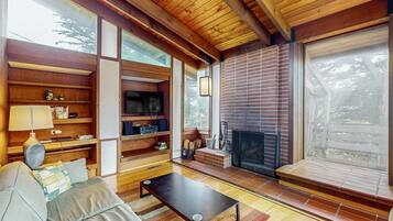 TV, peis og kontorer