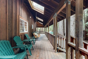 Terrace/patio - Little River Retreat- Dog Friendly with Grill (Little River)