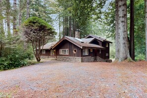 Exterior - Little River Retreat- Dog Friendly with Grill (Little River)