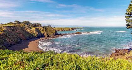 Mendocino Getaway - Ocean Views & Family Fun