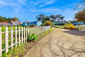 Property grounds - Mendocino Getaway - Ocean Views & Family Fun (Mendocino)
