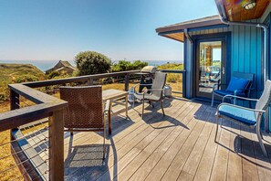 Outdoor dining - Coastal Haven-Panoramic Ocean View, Hot Tub, Grill (Manchester)