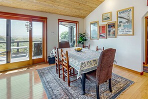 Dining - Coastal Haven-Panoramic Ocean View, Hot Tub, Grill (Manchester)