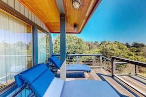 Terrace/patio - Coastal Haven-Panoramic Ocean View, Hot Tub, Grill (Manchester)