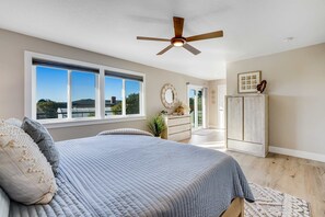 3 bedrooms, iron/ironing board, WiFi, bed sheets - Stylish House with Ocean Views, Hot Tub, Game Room (Fort Bragg)