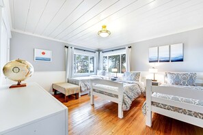Desk, iron/ironing board, WiFi, bed sheets - Updated Mendocino Home - Game Room, Russian Gulch (Mendocino)