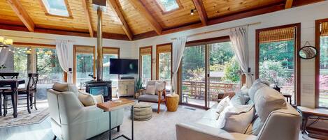 TV, fireplace, offices