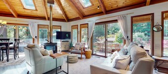 Mendocino Cozy Cabin-Large Patio, Grill & Garden