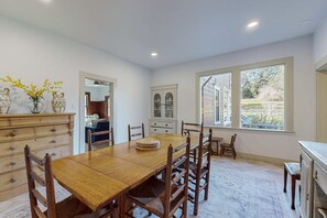 Dining - Prime Mendocino Retreat with Hot Tub & 2 Kitchens (Mendocino)
