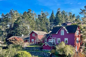Exterior - Prime Mendocino Retreat with Hot Tub & 2 Kitchens (Mendocino)