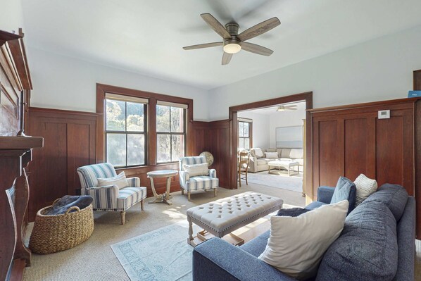 TV, offices - Prime Mendocino Retreat with Hot Tub & 2 Kitchens (Mendocino)