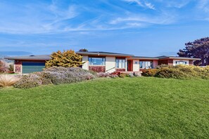 Exterior - Large Luxury Home - Ocean View, Hot tub, Game Room (Fort Bragg)