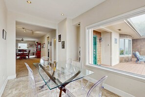 Dining - Large Luxury Home - Ocean View, Hot tub, Game Room (Fort Bragg)