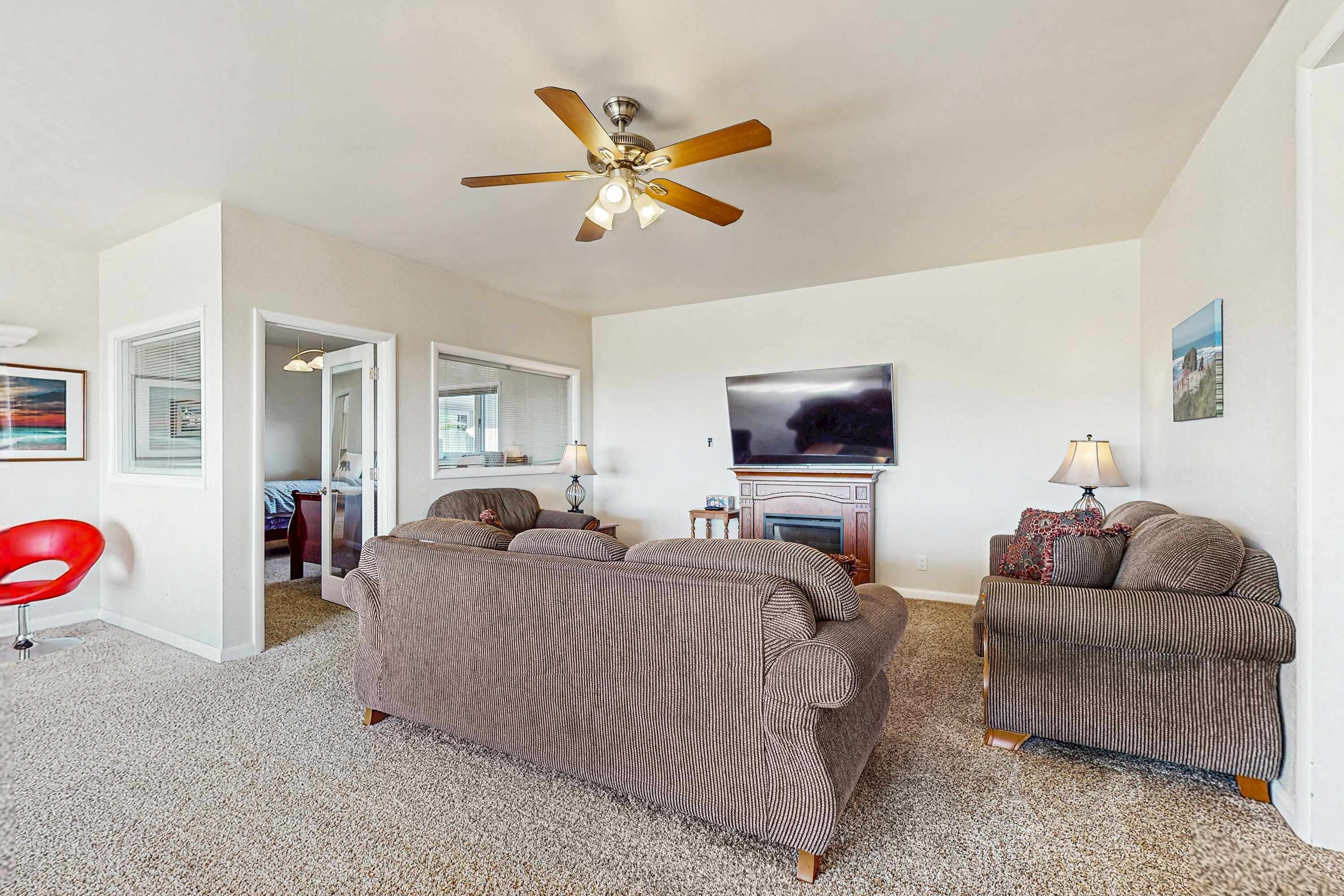 Large Luxury Home - Ocean View, Hot Tub, Game Room - Fort Bragg, CA