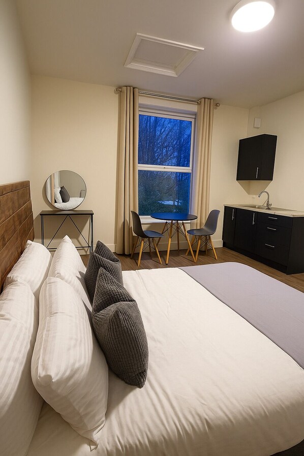 غرفة ديلوكس مزدوجة - بحمام خاص | مكتب ومساحة عمل للكمبيوتر المحمول وواي فاي مجانًا