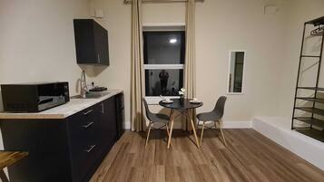 Superior Double Room, 1 Double Bed, Private Bathroom | In-room dining