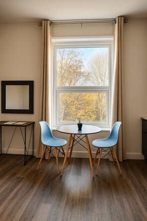 Deluxe Double Room, 1 Double Bed, Private Bathroom, City View | In-room dining - City Stays Norwich (Norwich)