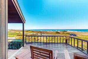 A wooden deck with a view of the ocean and beach. - Gorgeous Waterfront home with easy Beach Access (Fort Bragg)