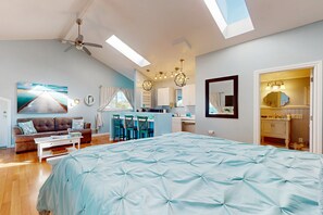 WiFi, bed sheets - Oceanfront Studio-Beachfront Bliss & Pet-Friendly (Fort Bragg)