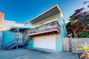Exterior - Oceanfront Studio-Beachfront Bliss & Pet-Friendly (Fort Bragg)