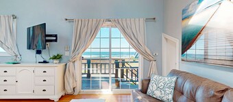 Oceanfront Studio-Beachfront Bliss & Pet-Friendly