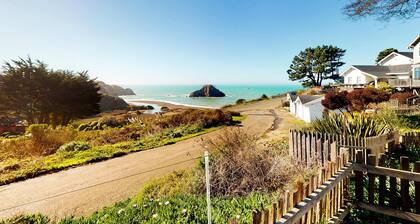 Oceanview Studio - Beach, Fireplace & Deck