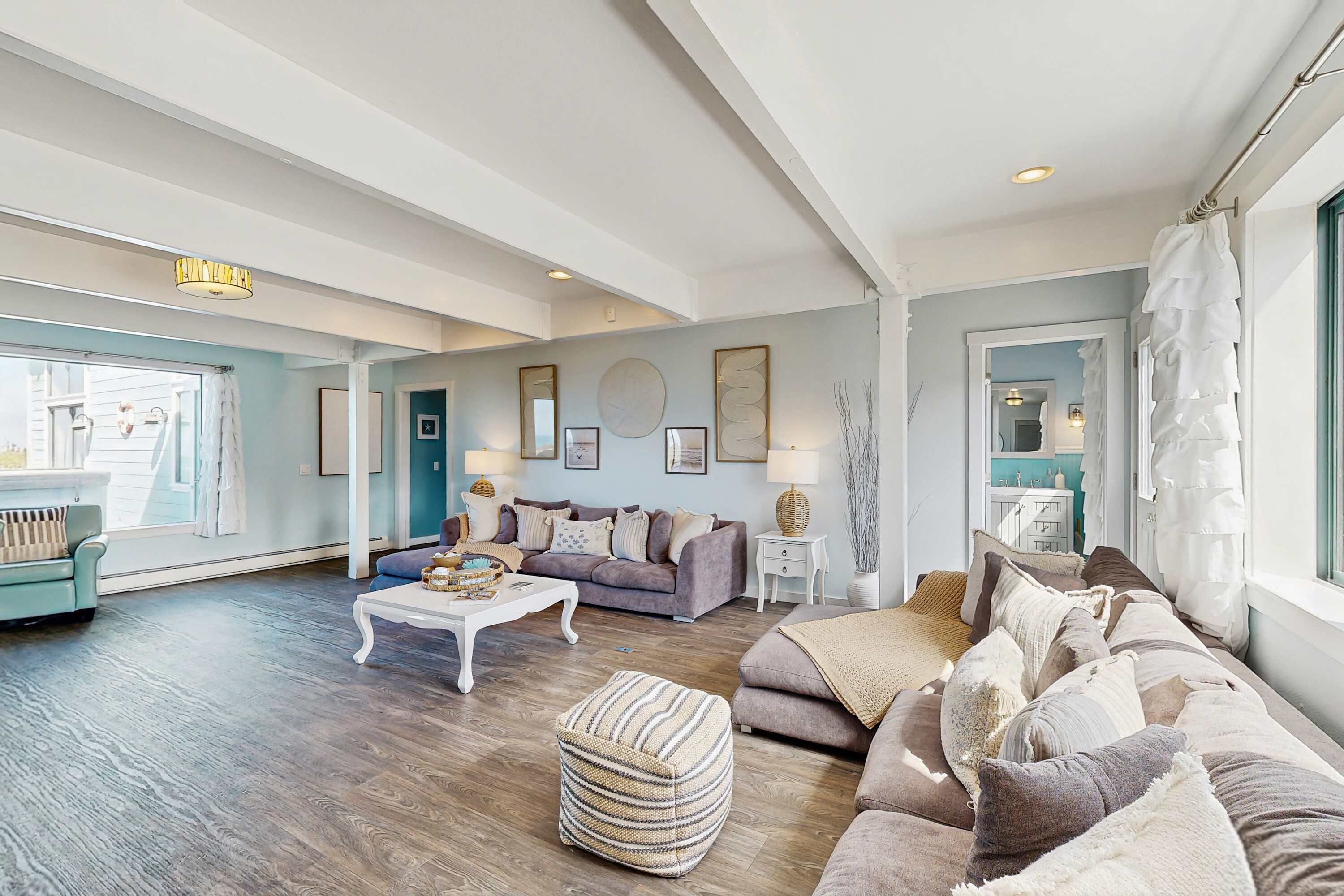 Expansive Oceanfront Escape - Hot Tub, Grill, Yard - Fort Bragg, CA