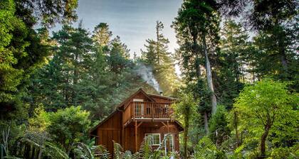 Magical Redwood Getaway-Outdoor Tub & Dog-Friendly
