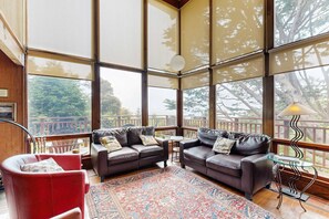 TV, fireplace, offices