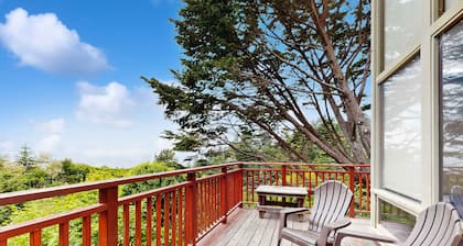Oceanview Mendocino Artist Retreat - Garden, Deck