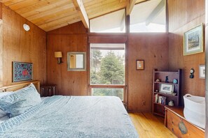 3 bedrooms, desk, WiFi, bed sheets - Oceanview Mendocino Artist Retreat - Garden, Deck (Mendocino)