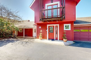 Exterior - Mendocino Family Home, Near Beach & Hot Tub (Mendocino)