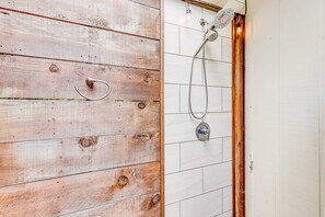 Douche, serviettes fournies