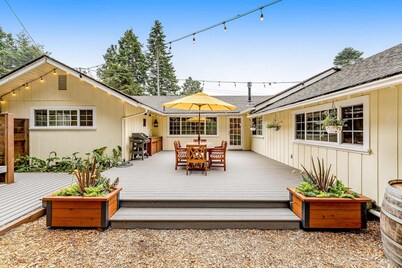Sunny getaway with hot tub, yard & beach trail