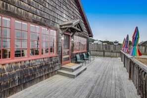 Terrace/patio - Family Friendly Beach House in Westport with views (Westport)